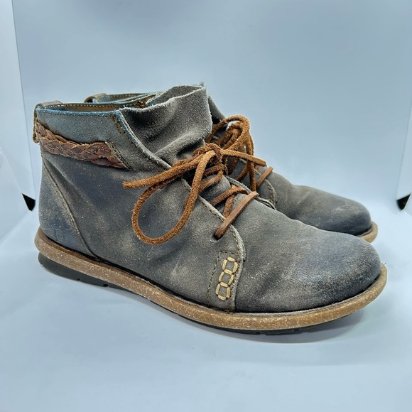 Born Shoes - Born Women's Temple II Boot Lace Up Gray and Brown Suede Distressed Bootie SZ 8